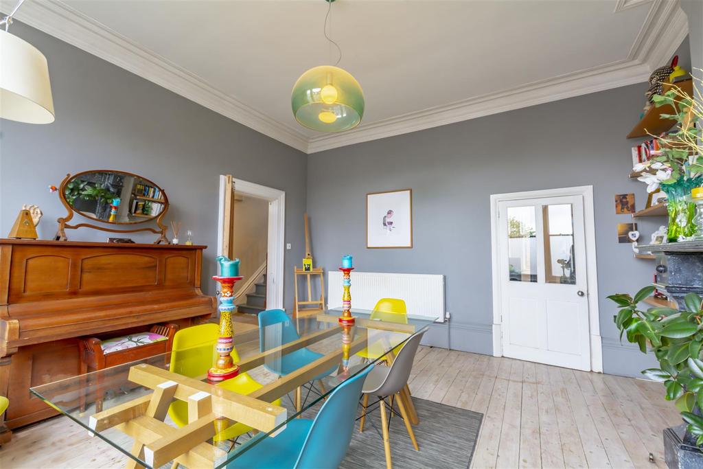 Dining Room (5)-HDR copy.jpg