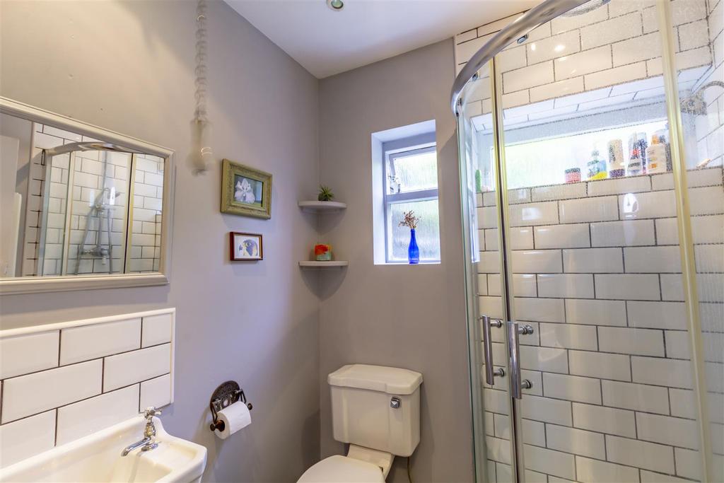 Bathroom 1 (2)-HDR copy.jpg