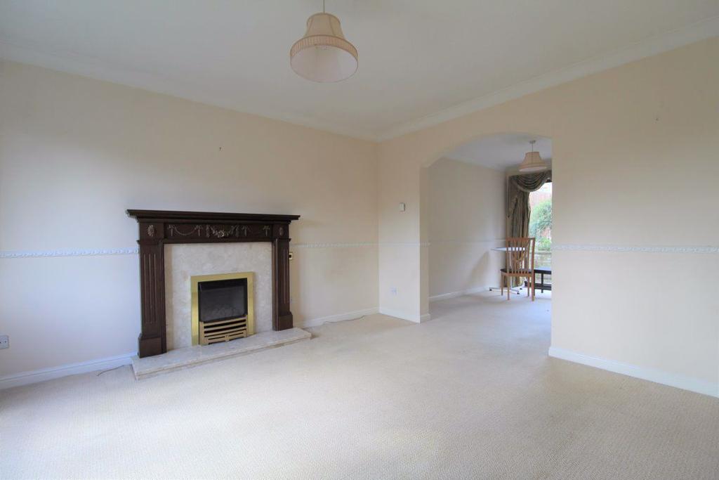 Torvill Drive, Wollaton, Nottingham, NG8 2BR 4 bed detached house £