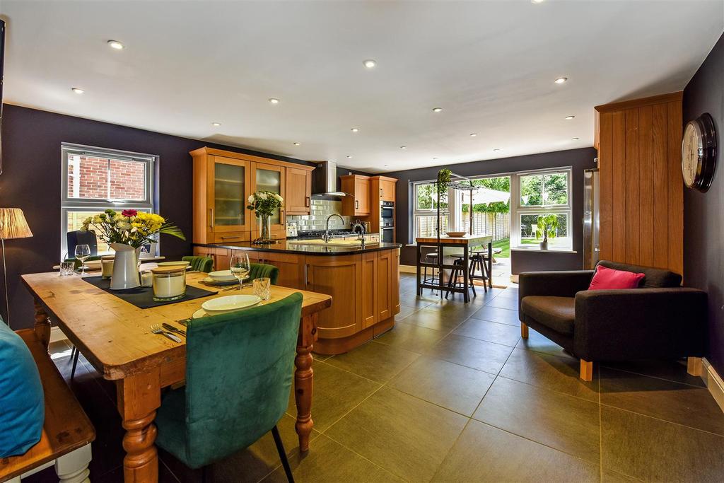 Burridge Road, Burridge 4 bed detached house for sale £800,000