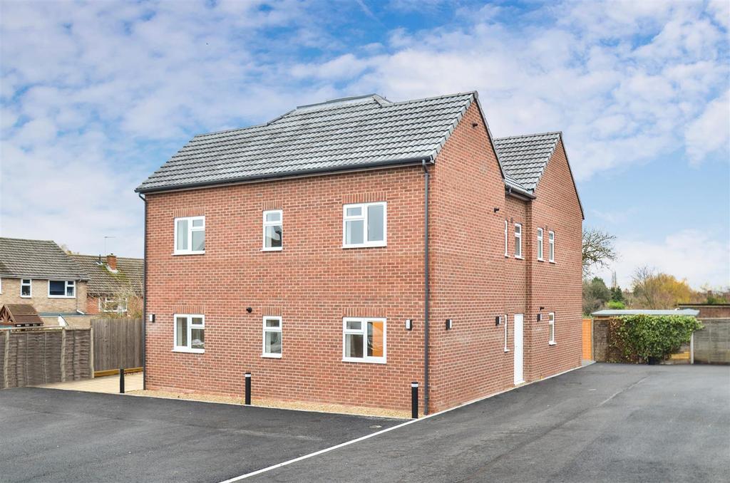 Bucknell Court, Bicester 2 bed apartment £240,000