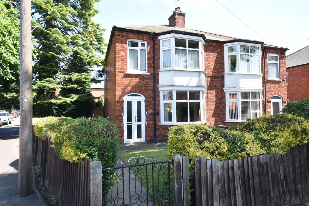 Boundary Road, Newark 3 bed semidetached house £215,000