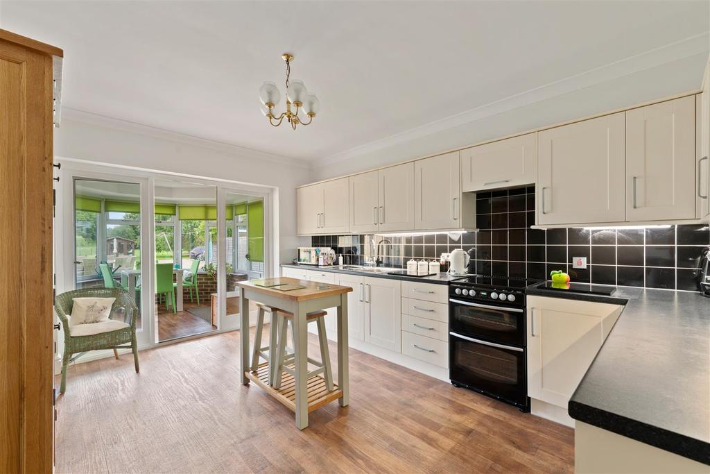 Wainfleet Road, Firsby, Spilsby 3 bed detached bungalow £350,000