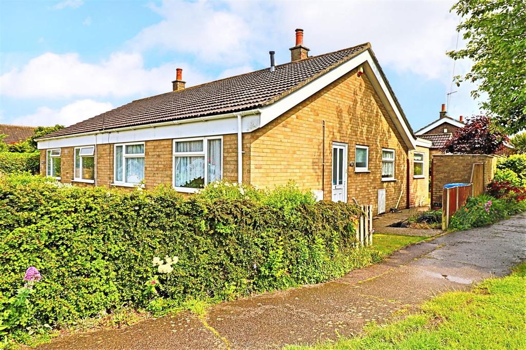 Cranesbill Road, Pakefield 2 bed semidetached bungalow for sale £230,000