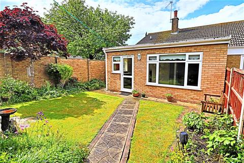 2 bedroom semi-detached bungalow for sale - Cranesbill Road, Pakefield