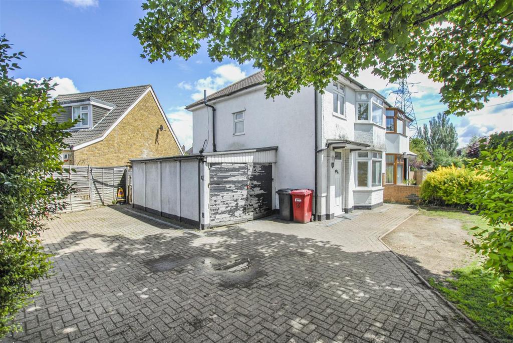 Stoke Poges Lane, Slough 3 bed semidetached house £419,950