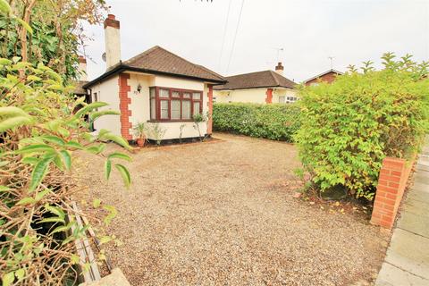 4 bedroom semi-detached bungalow to rent, Picketts Avenue, Leigh On Sea