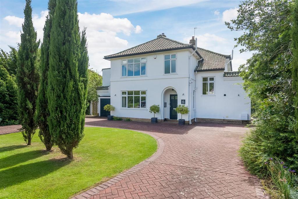 Broadway Road, Evesham... 5 bed detached house £700,000