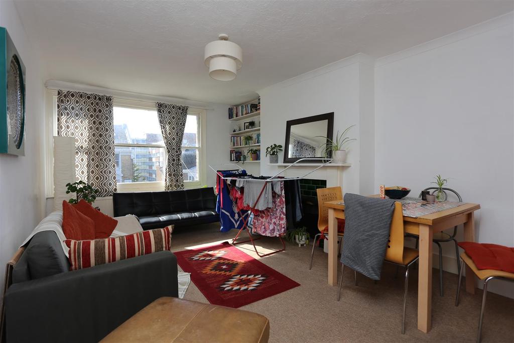 Denmark Villas, Hove 2 bed flat £1,250 pcm (£288 pw)