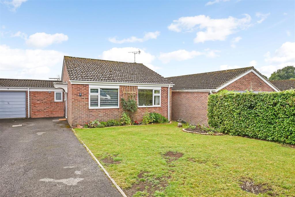 Grange Close, Fyfield, Andover 3 bed semidetached bungalow £315,000