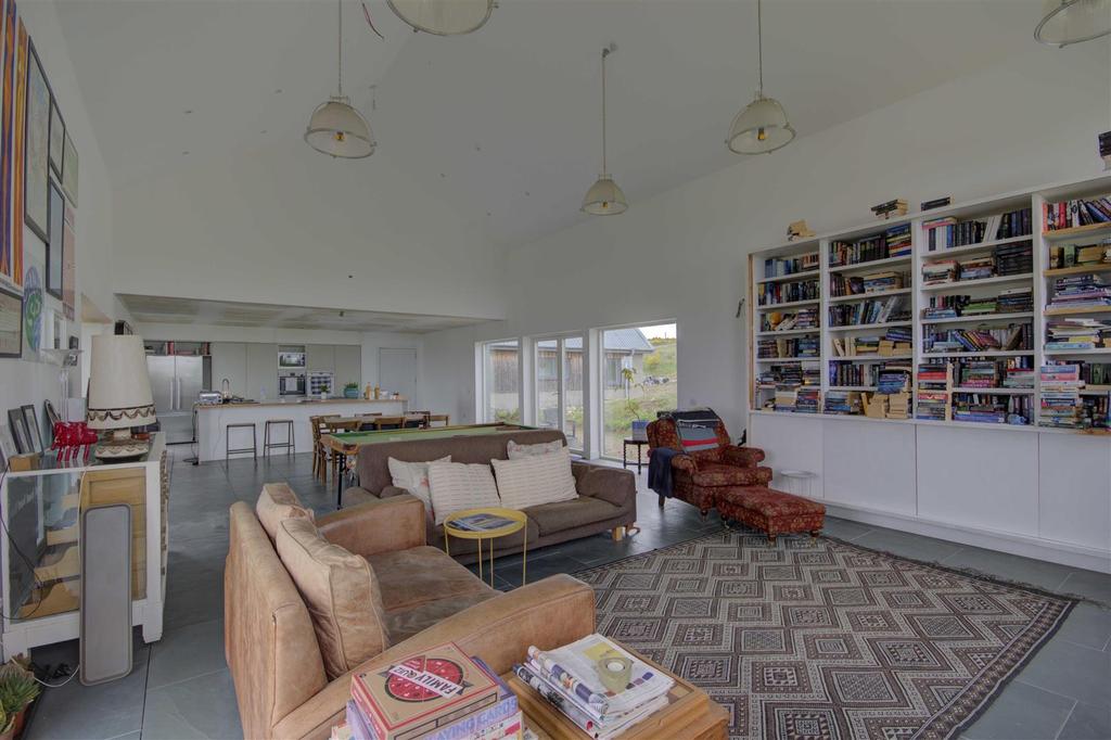 Living room/dining/kitchen