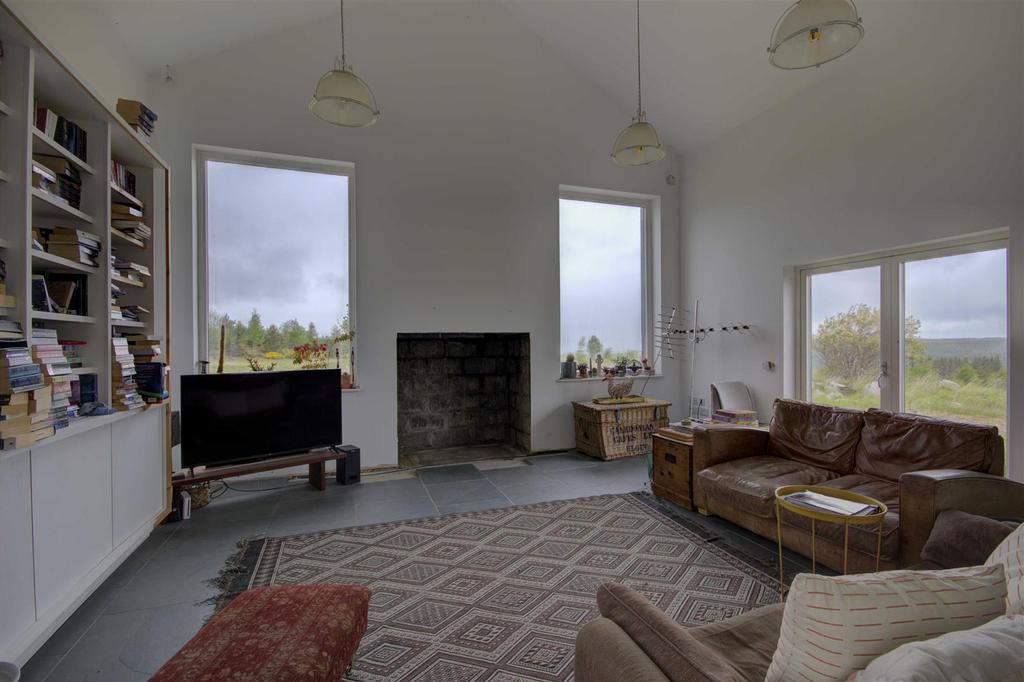 Living room/dining/kitchen