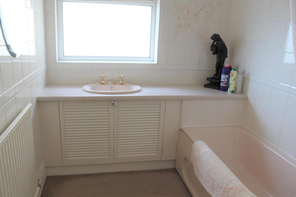 Tiled 2 piece bathroom