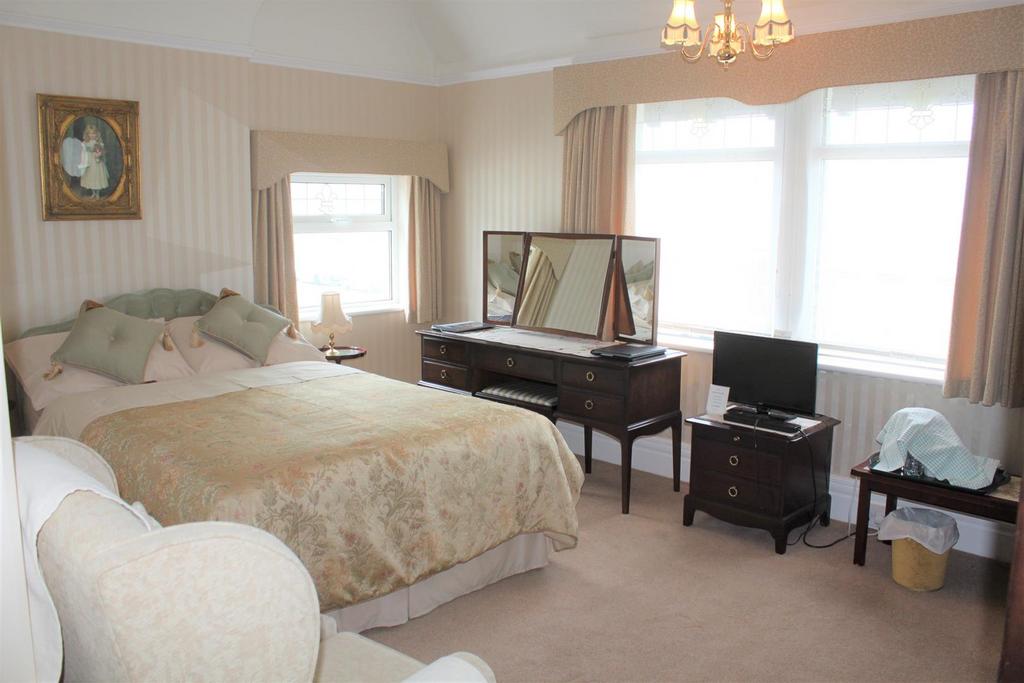 Double aspect bedroom 2