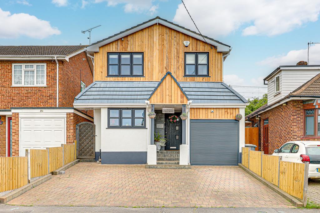 Hambro Avenue, Rayleigh, SS6 4 bed detached house for sale £575,000