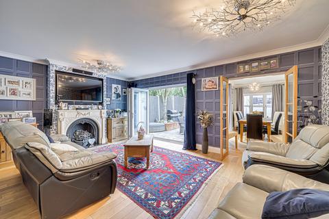 4 bedroom detached house for sale, Hambro Avenue, Rayleigh, SS6