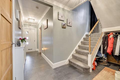 4 bedroom detached house for sale, Hambro Avenue, Rayleigh, SS6