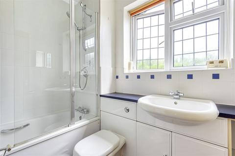 6 Lion Close, Haslemere, GU27 1JG
