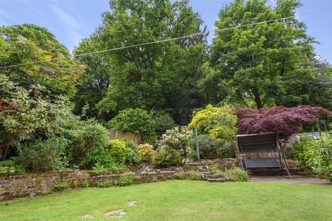 6 Lion Close, Haslemere, GU27 1JG