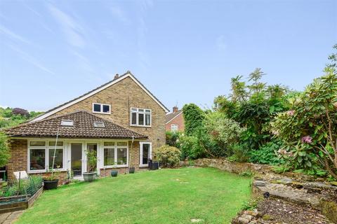 6 Lion Close, Haslemere, GU27 1JG