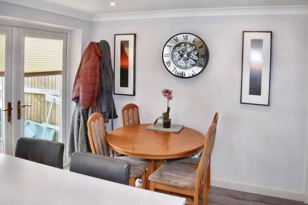 Ashton Place, Kintbury RG17 3 bed terraced house £350,000