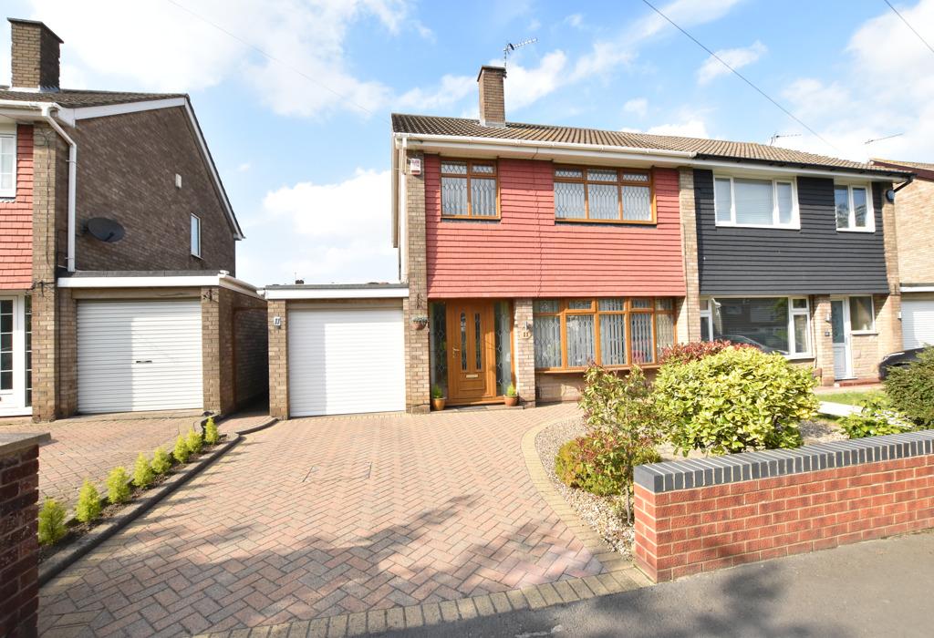 Holme Hall Avenue, Scunthorpe... 3 bed semidetached house £185,000