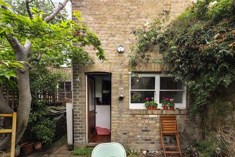 103 Wellington Row, London, E2 7BN