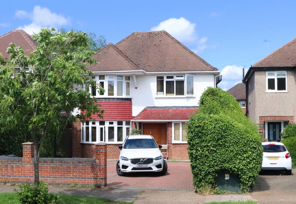 Tudor Drive, Kingston Upon Thames, Surrey, KT25PF 4 bed detached house £3,500 pcm (£808 pw)