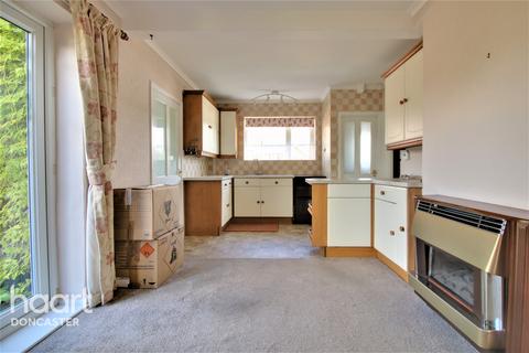 71 Rands Lane, Armthorpe, Doncaster, DN3 3DZ