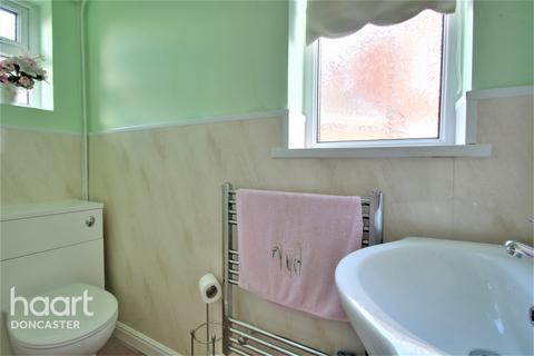 71 Rands Lane, Armthorpe, Doncaster, DN3 3DZ
