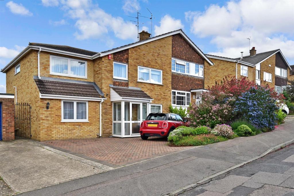 Mynn Crescent, Bearsted, Maidstone, Kent 4 bed semidetached house for