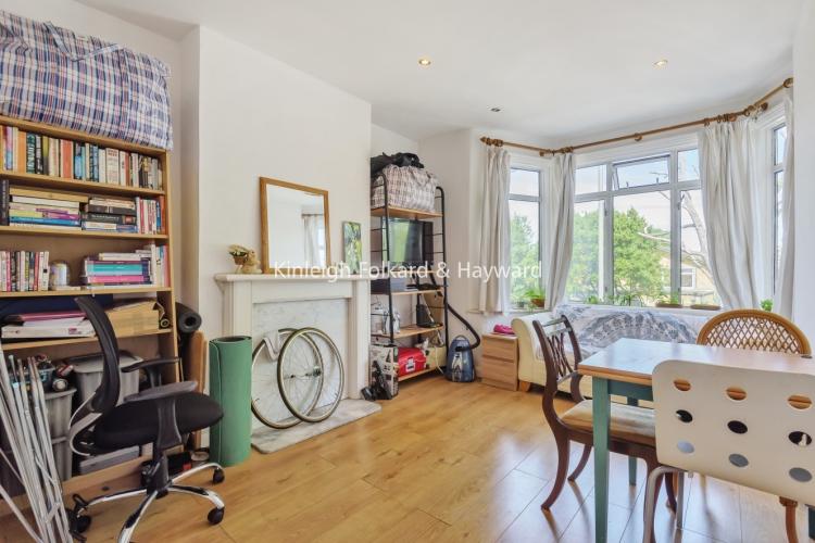 Rectory Lane Tooting SW17 4 bed flat £2,700 pcm (£623 pw)