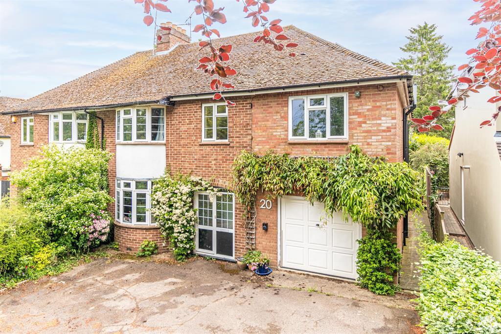 London Road, Buntingford, SG9 9JN 5 bed semidetached house £800,000