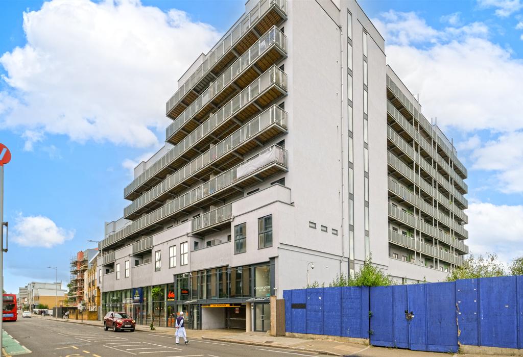 Carlton House, Ilford, Essex 2 bed apartment £250,000