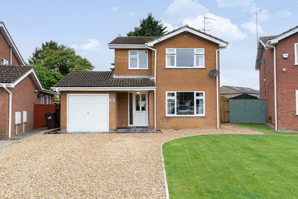 Meadowgate Lane, Spalding PE11 1NF 3 bed detached house £300,000