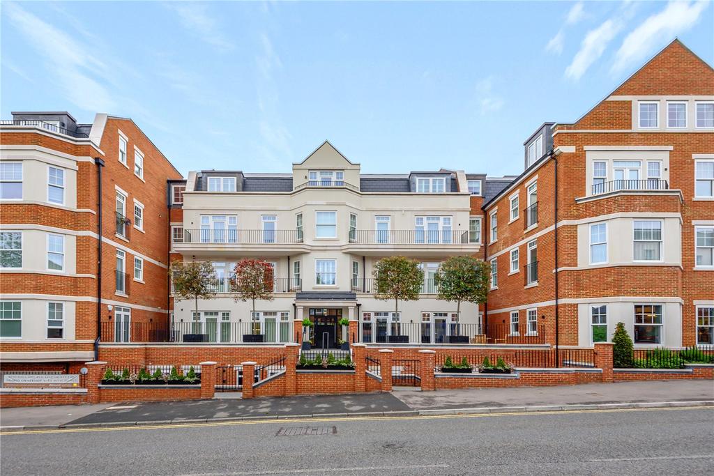 Quinton Court, 100 London Road... 2 bed apartment £2,800 pcm (£646 pw)