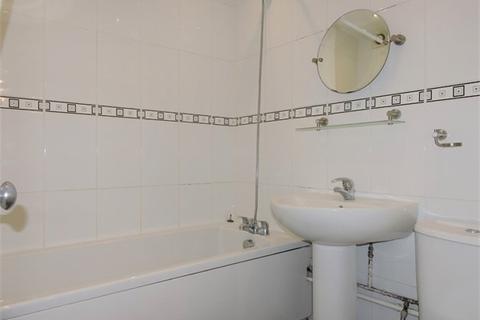 Flat 8, Finsbury Court Parkside, Waltham Cross, EN8 7TH