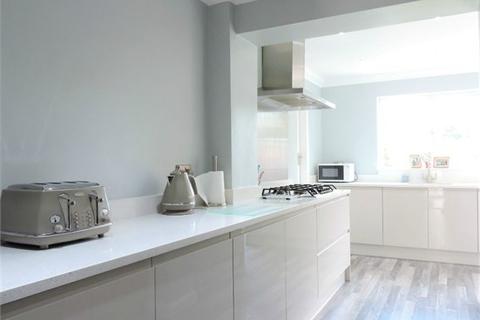 5 Manston Close, Cheshunt, Waltham Cross, EN8 8QW
