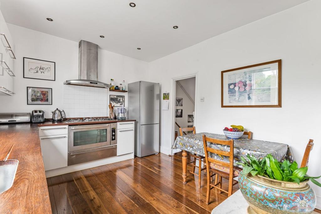 Middle Lane, Crouch End 4 bed flat £840,000