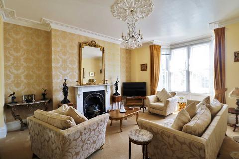 5 bedroom house for sale, *Substantial Home & Income*4 Bedrooms with En Suite*Large 2 Bedroom Flat*Sea Front Location*