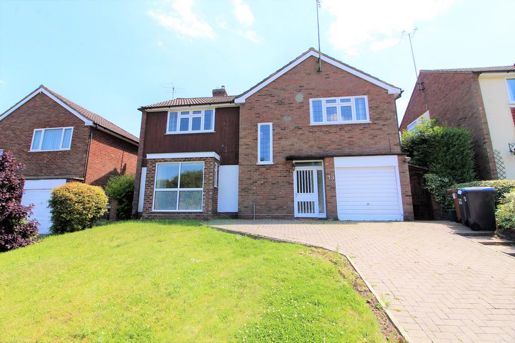 Bradgate, Cuffley, Hertfordshire, EN6 4 bed detached house £2,600 pcm