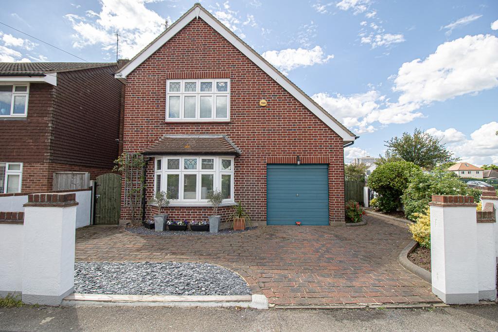 Prittlewell Chase, Westcliffonsea, SS0 4 bed detached house for sale £500,000