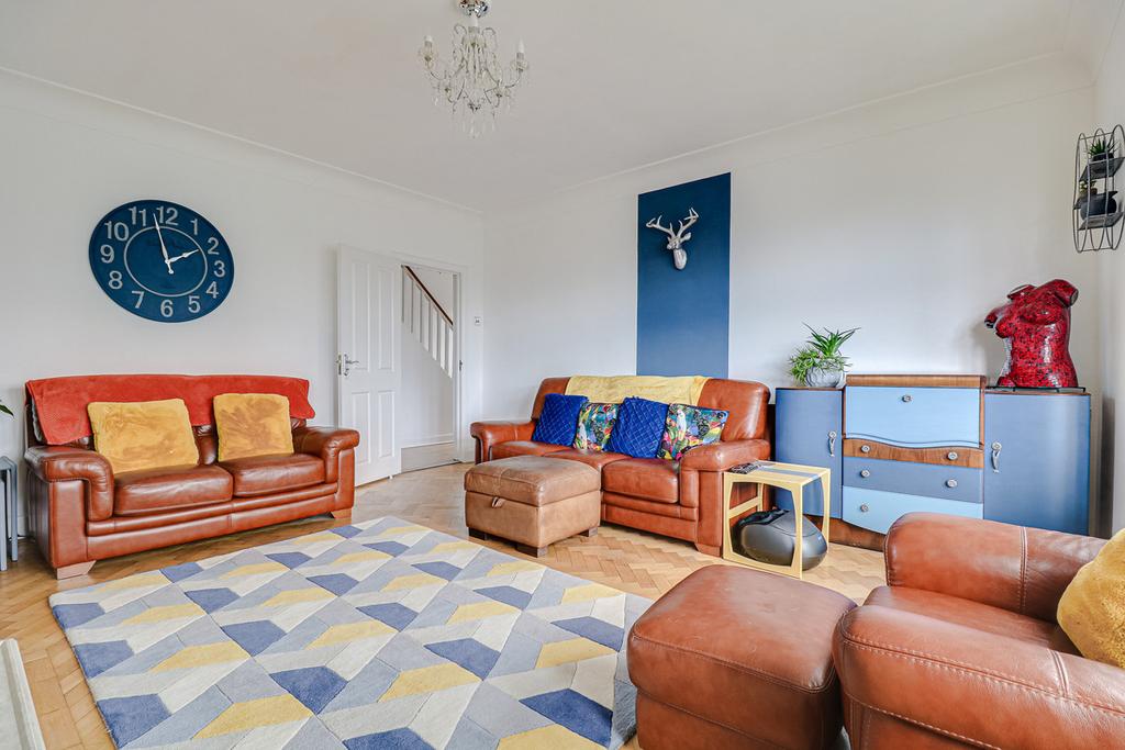 Prittlewell Chase, Westcliffonsea, SS0 4 bed detached house for sale £500,000
