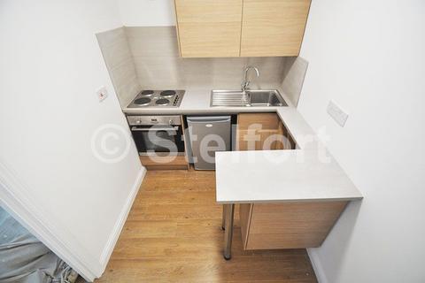 4 bedroom flat to rent, Archway Road, London N19