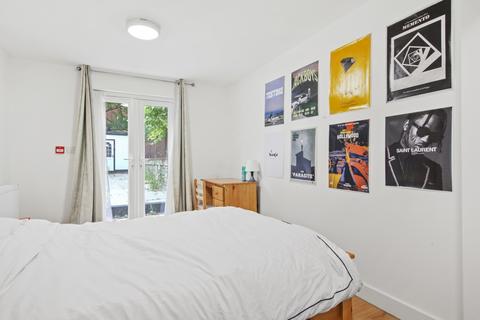 3 bedroom flat to rent, Axminster Road, Holloway