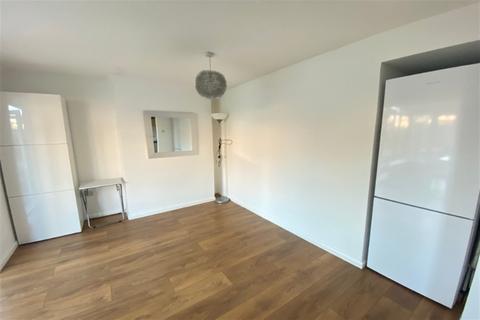 5 bedroom semi-detached house to rent, Beech Crescent, Kidlington, North Oxford, Oxfordshire, OX5