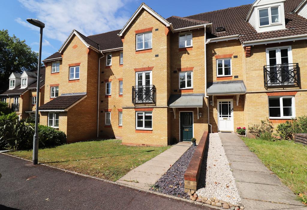 Ashdown Close, Woking GU22 4 bed townhouse for sale £750,000