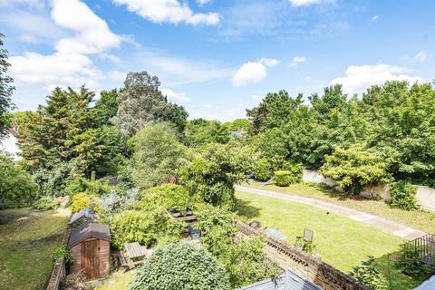 18b Avenue Crescent, London, W3 8EP