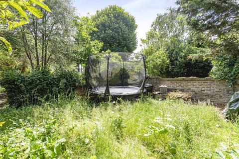 18b Avenue Crescent, London, W3 8EP