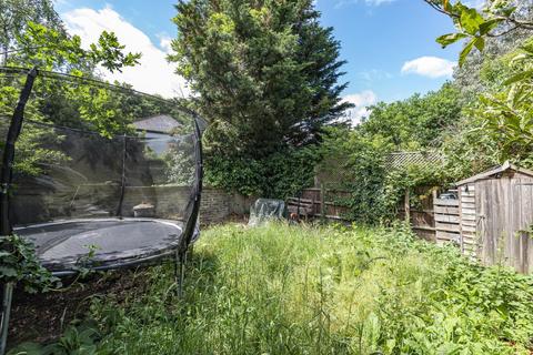 18b Avenue Crescent, London, W3 8EP